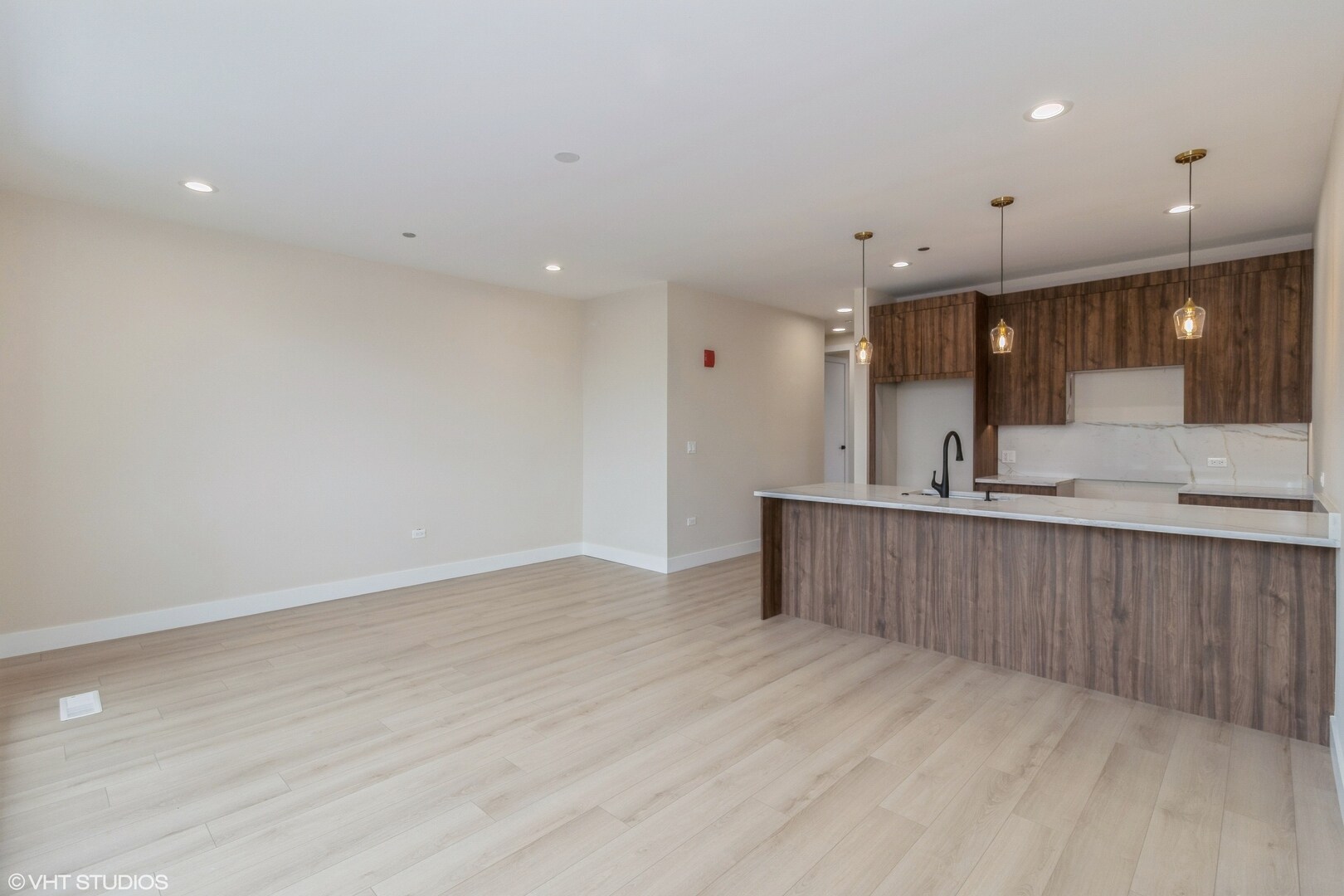 Building Photo - 3045 W Irving Park Rd