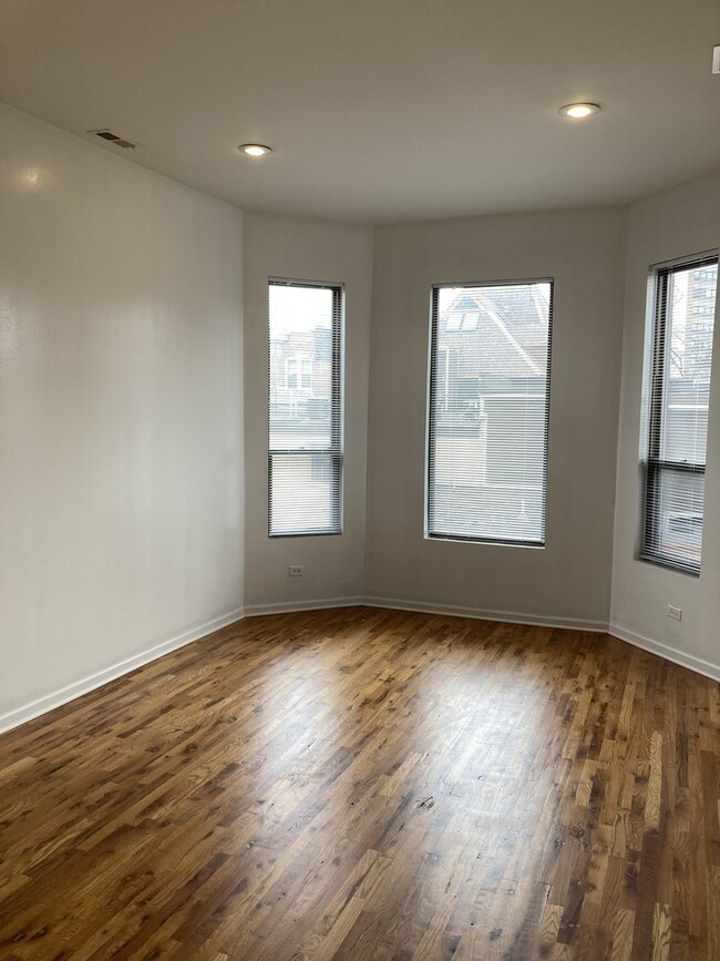 Building Photo - 4041 S Calumet Ave