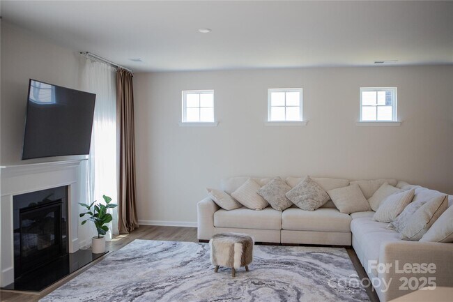 Building Photo - 13020 Lannister Dr