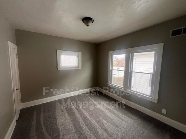 Building Photo - 3402 E 145th St