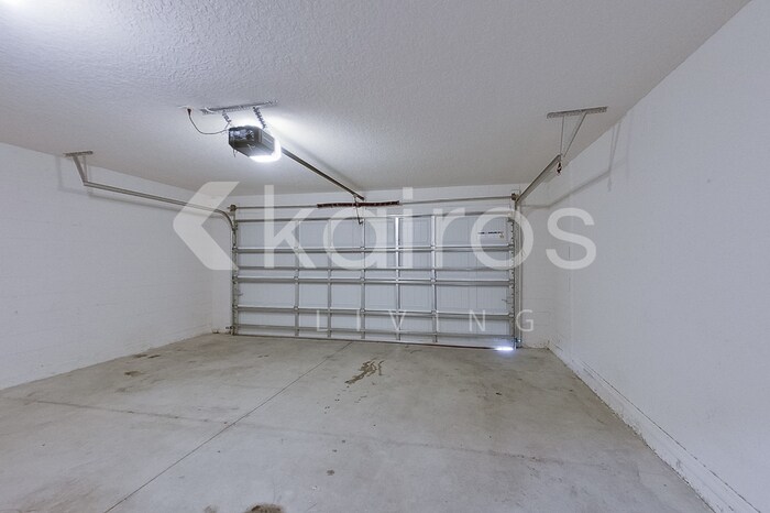 Building Photo - 2799 W Sheila Dr