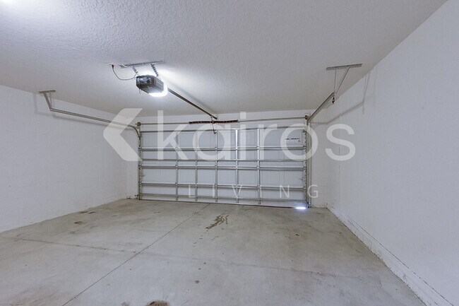 Building Photo - 2799 W Sheila Dr