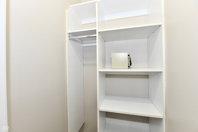 Building Photo - 8555 One W Dr