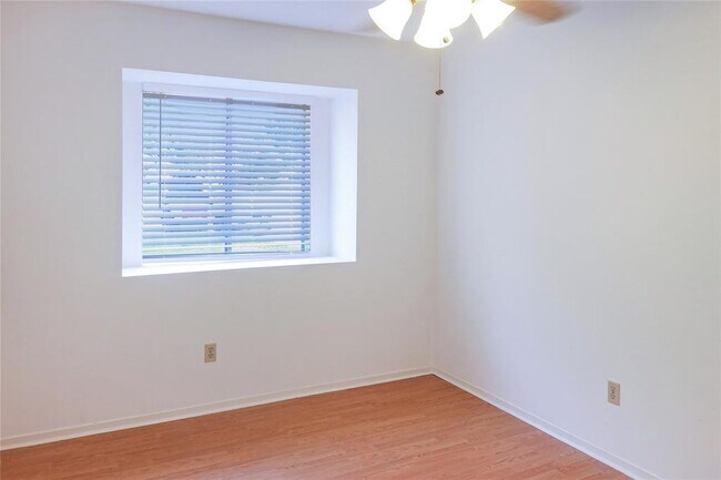 Building Photo - 2802 Heritage Bend Dr
