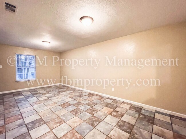 Building Photo - 2534 W Sycamore Ave - 2 Bedroom, 1 Bathroom Apartment Home in Corsicana, TX