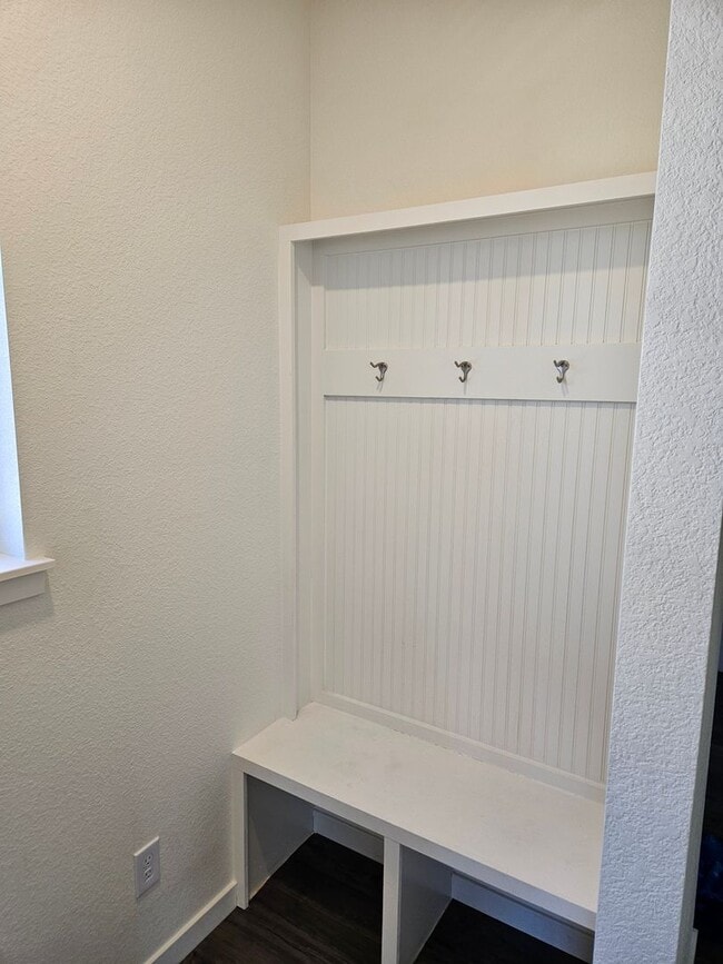 Building Photo - 3 bed 3 bath home in Bennett.