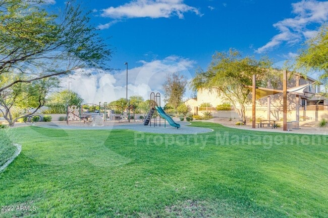 Building Photo - 1522 E Hummingbird Way