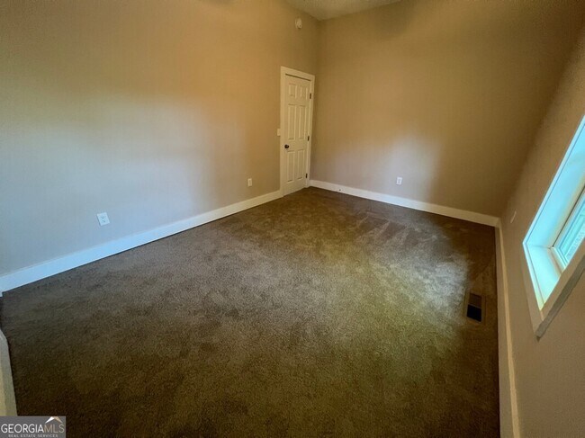 Building Photo - 6104 Blair St NE