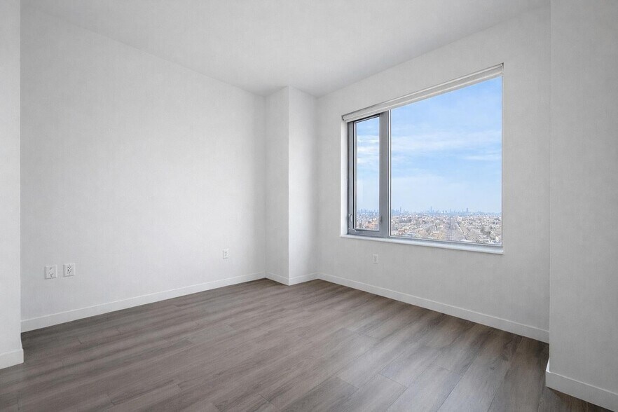 Building Photo - 1524 Sheepshead Bay Rd