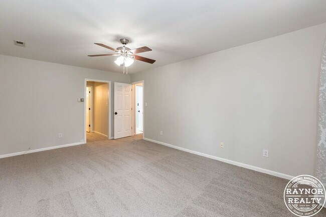 Building Photo - 810 Tacy Pl