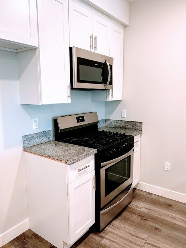 Building Photo - 14333 Roscoe Blvd