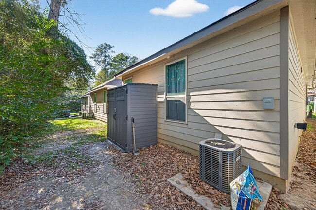 Building Photo - 12004 Canal St