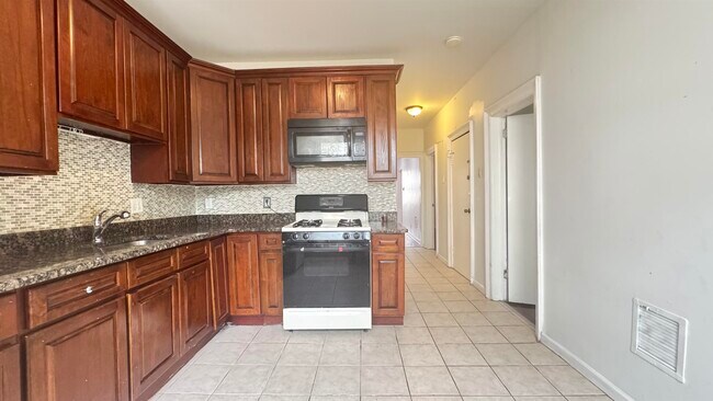Building Photo - 283 Avenue A