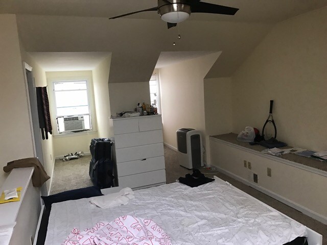 Building Photo - 1174 N Vermont St