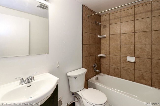 Building Photo - 44543 Savery Dr
