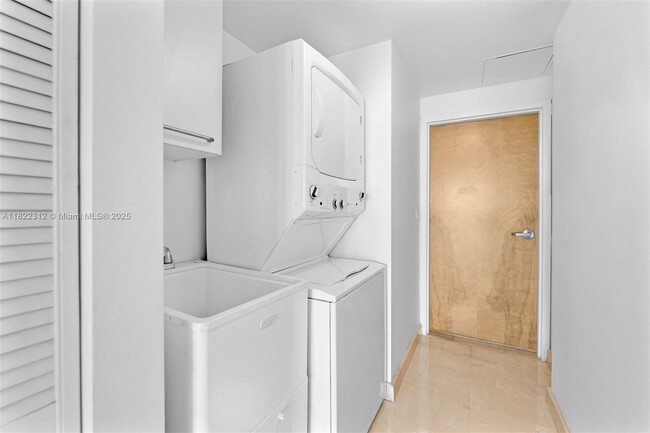 Building Photo - 19400 Turnberry Way