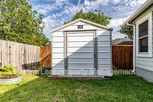 Building Photo - 4112 Cherry Tree Dr