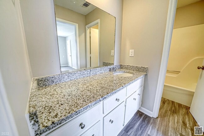 Building Photo - 3409 Knollcrest Rd