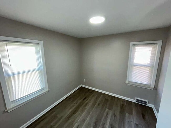 Building Photo - Fully Renovated 3 Bedroom Bungalow