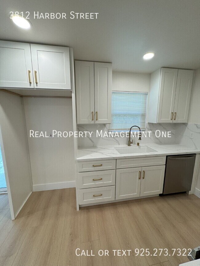 Building Photo - 3812 Harbor St