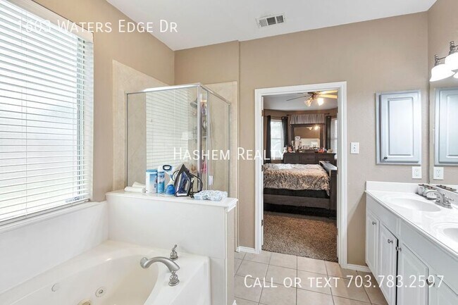 Building Photo - 1603 Waters Edge Dr