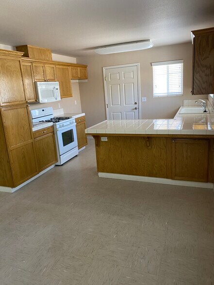 Building Photo - 2301 N Vickie Ct