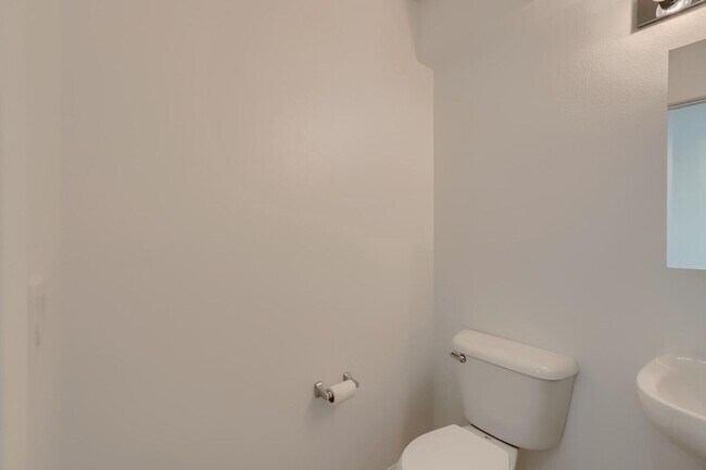 Building Photo - 2 Story with Vaulted Ceiling and All Kitchen Appliances