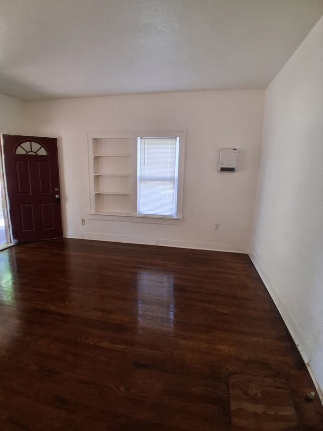 Building Photo - 707 Baylor St