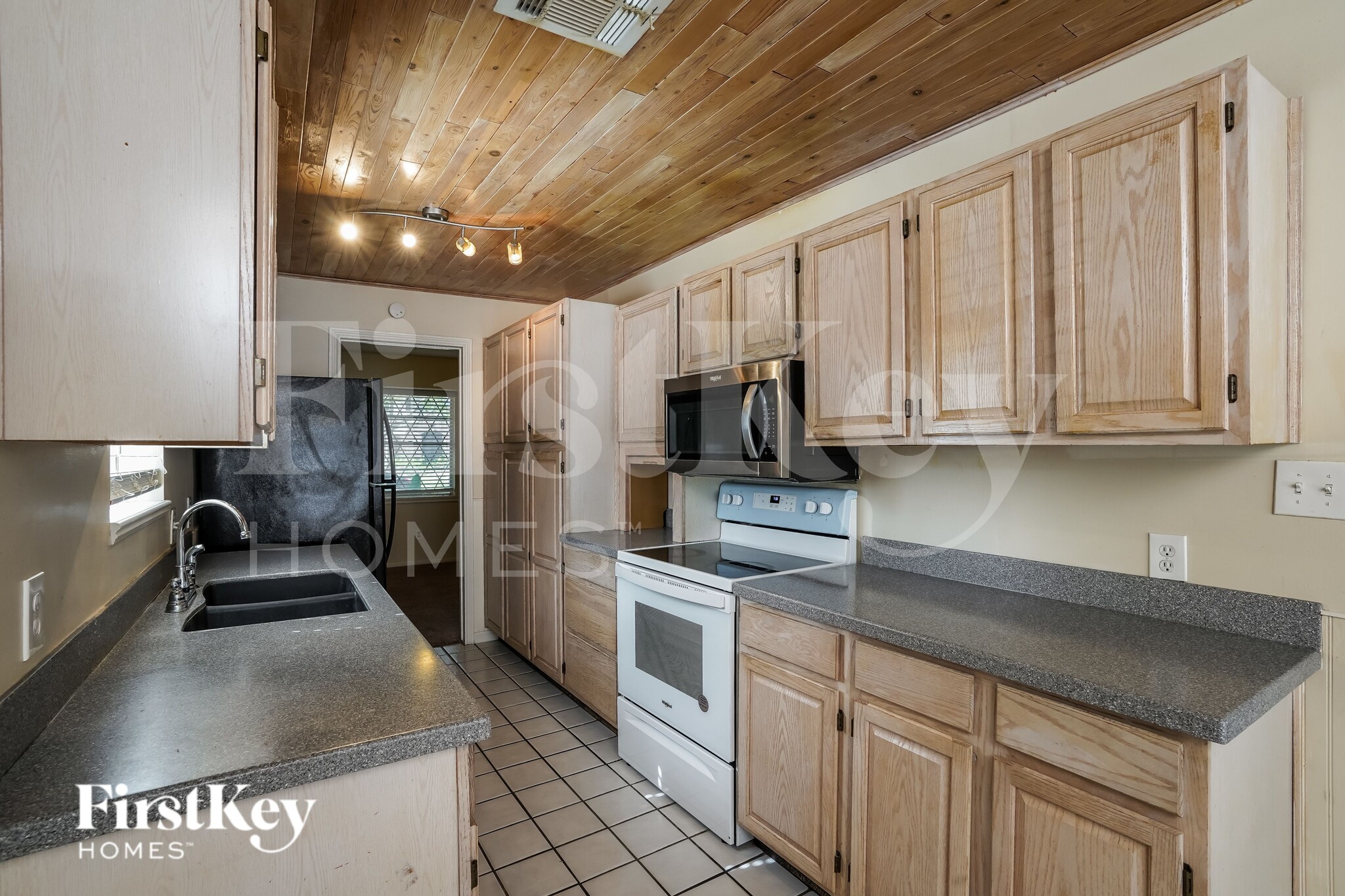 Building Photo - 23014 Whispering Willow Dr