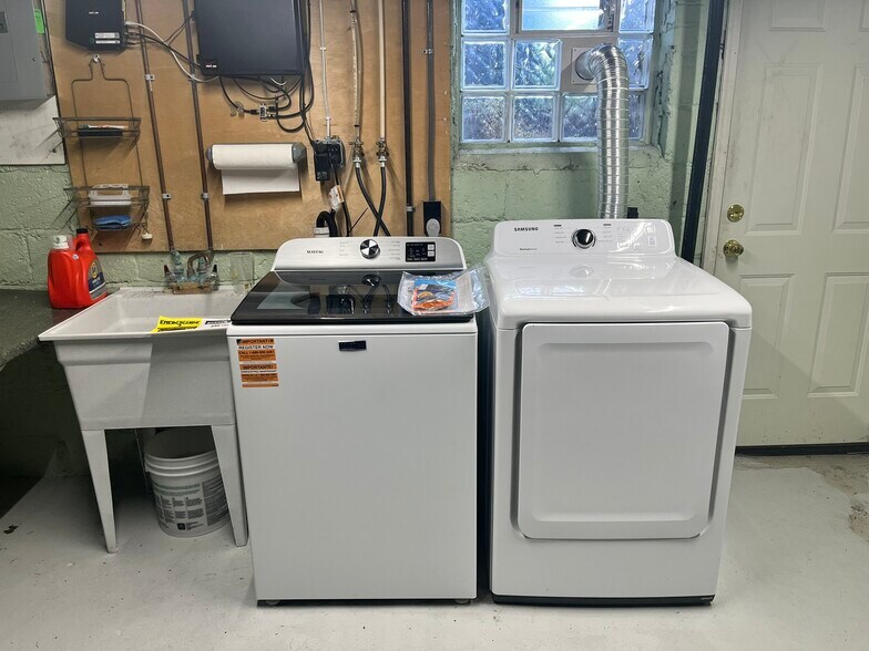 Building Photo - 121 Broadway St