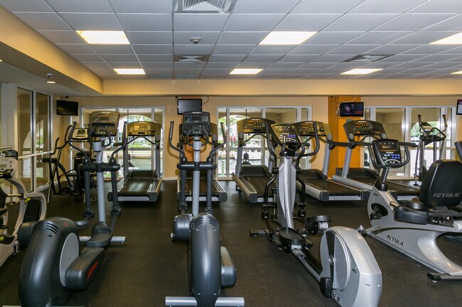 Building Photo - 511 SE 5 Ave