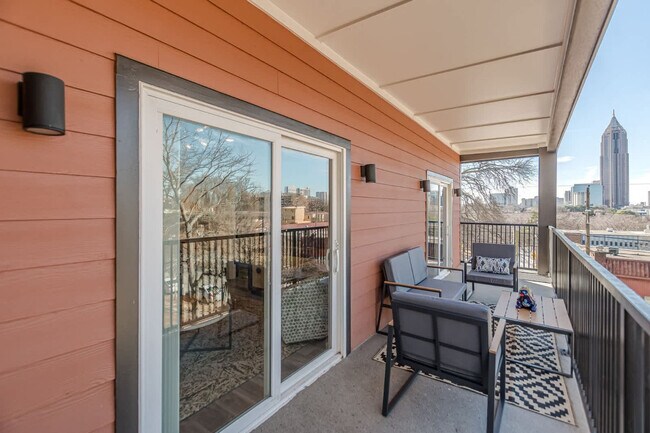 Building Photo - 525 Parkway Dr NE