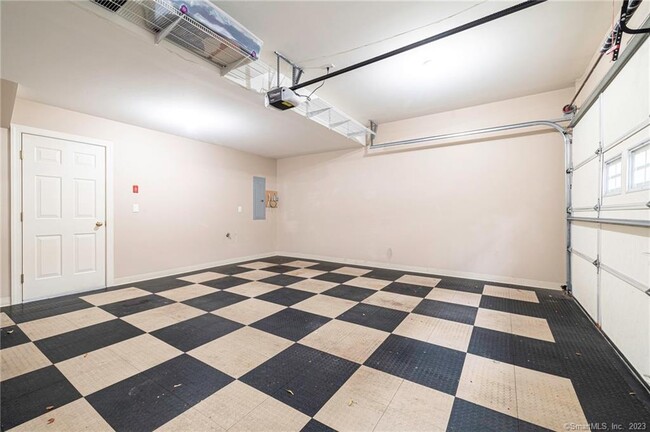 Building Photo - 160 Glenbrook Rd