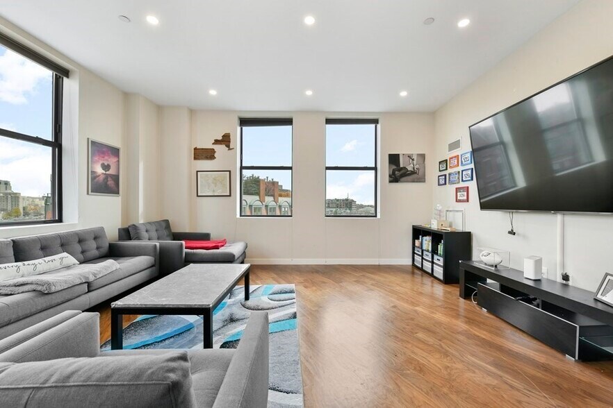 Building Photo - 286 Columbus Ave