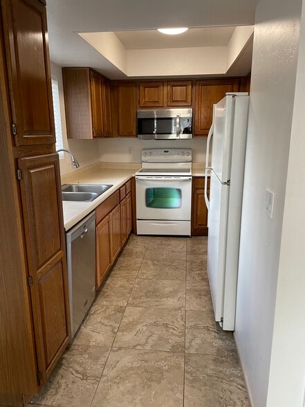 Kitchen - 333 W Leroux St