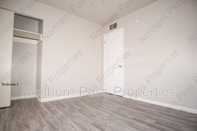 Building Photo - 2414 Silver