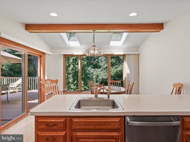 Building Photo - 9715 Ceralene Dr