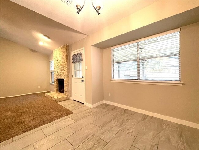 Building Photo - 703 Twin Oak Trail