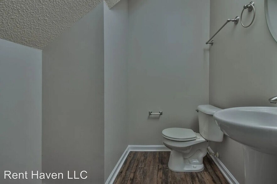 Building Photo - 136 Bay Front Dr