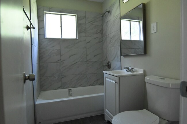 Building Photo - 4551 Sunny View Dr
