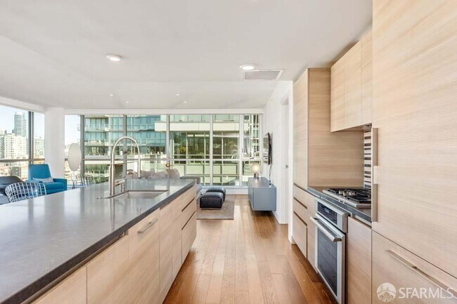 Building Photo - 718 Long Bridge St