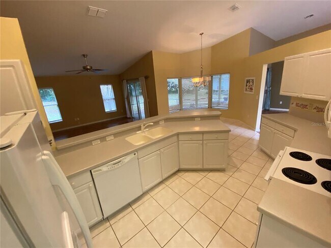 Building Photo - 39913 Sun Glo Ct
