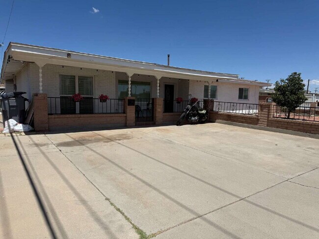 Building Photo - 5725 Wren Ave