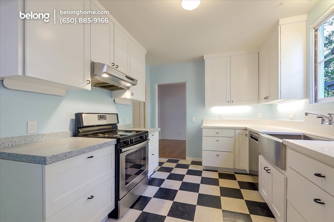 Building Photo - 420 9th Ave