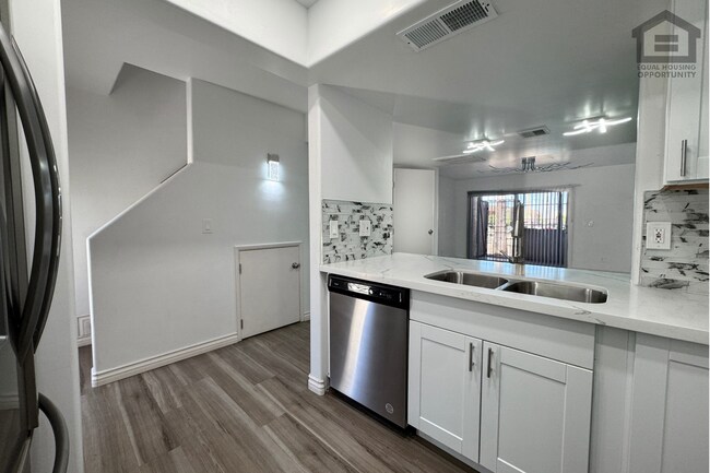 Building Photo - 2Bed/1.5Bath Condo at Cactus Rd/19th Ave! Ready for Immediate Move-In! – POOL VIEW!