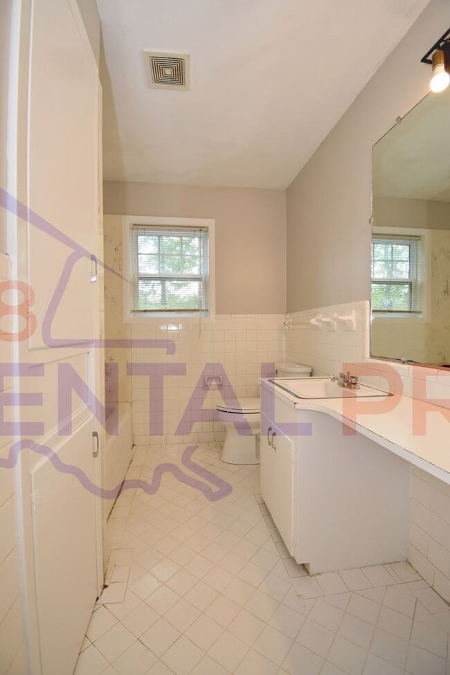 Building Photo - 3 Bed 2 Bath in Ruston!