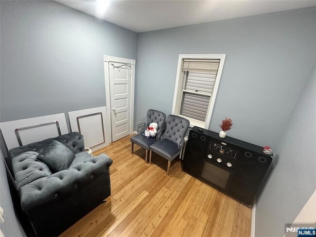 Building Photo - 460 Ave E