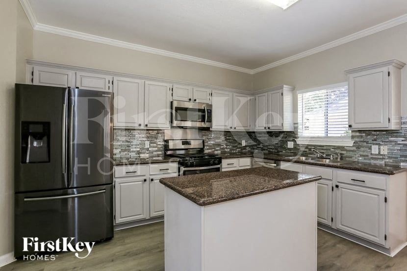 Building Photo - 5711 Parryville Dr
