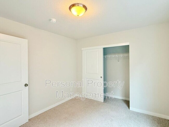 Building Photo - 18010 NE 47th Ave