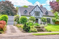Building Photo - Rare Find! Eastmoreland 5 Bed/4 Bath Home with 3 Car Garage